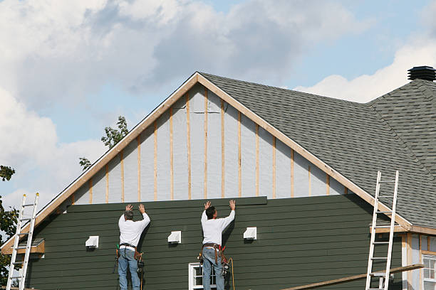 Professional Emergency Siding Repair technician working in Elko New Market, MN